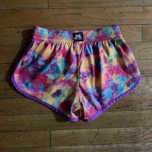 Girls multi color athletic Nikes shirt sz M